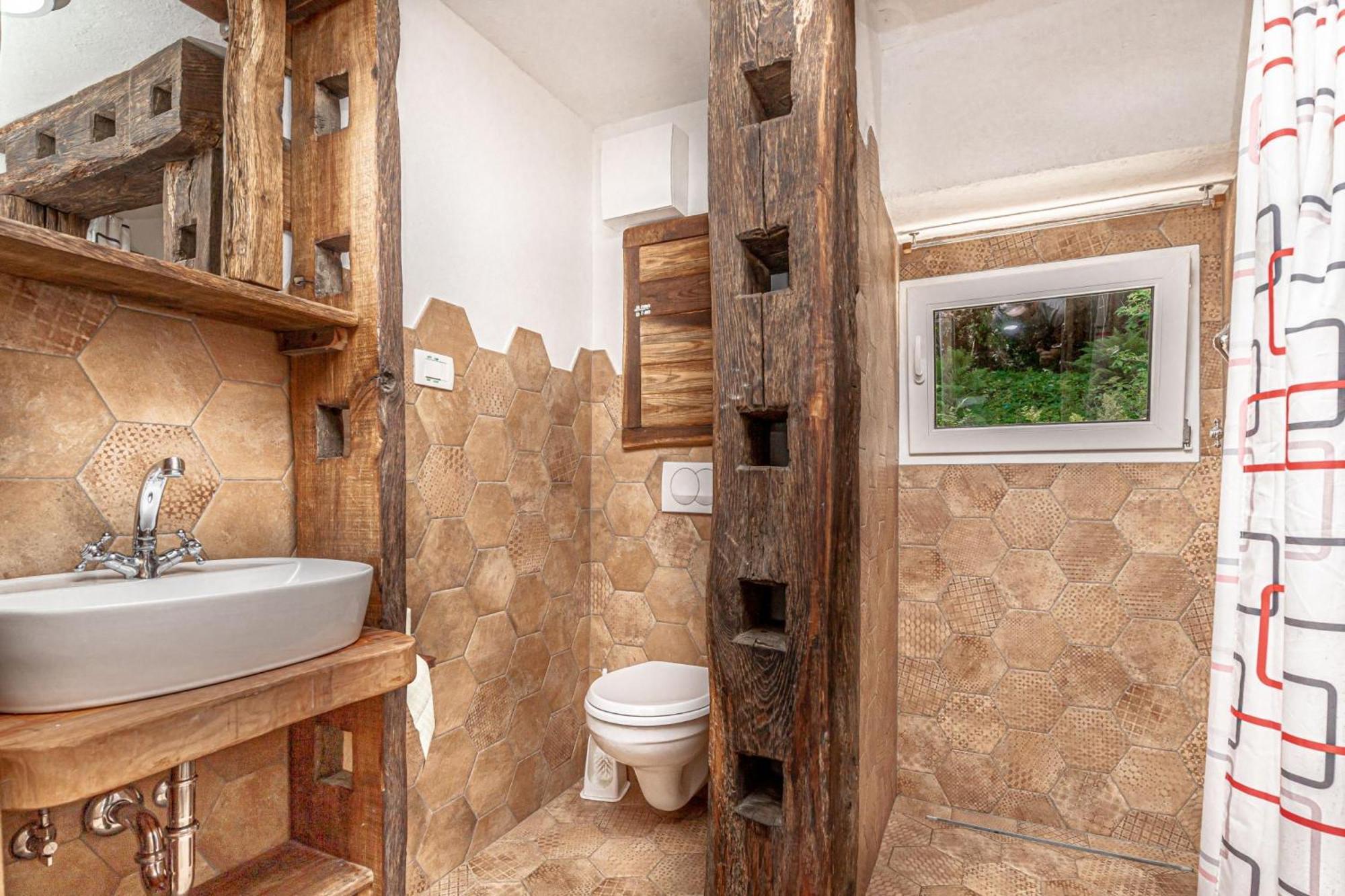 House By The Stream - Happy Rentals Avce Eksteriør billede