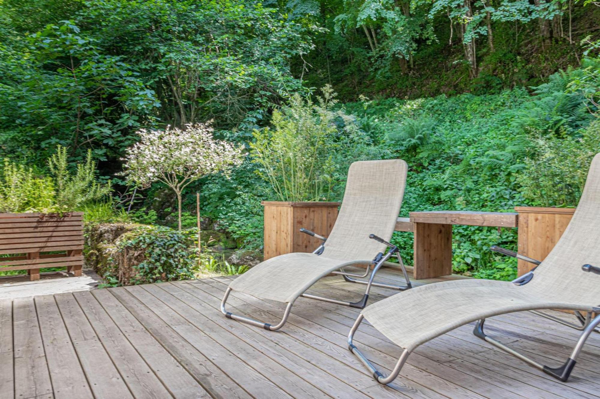 House By The Stream - Happy Rentals Avce Eksteriør billede